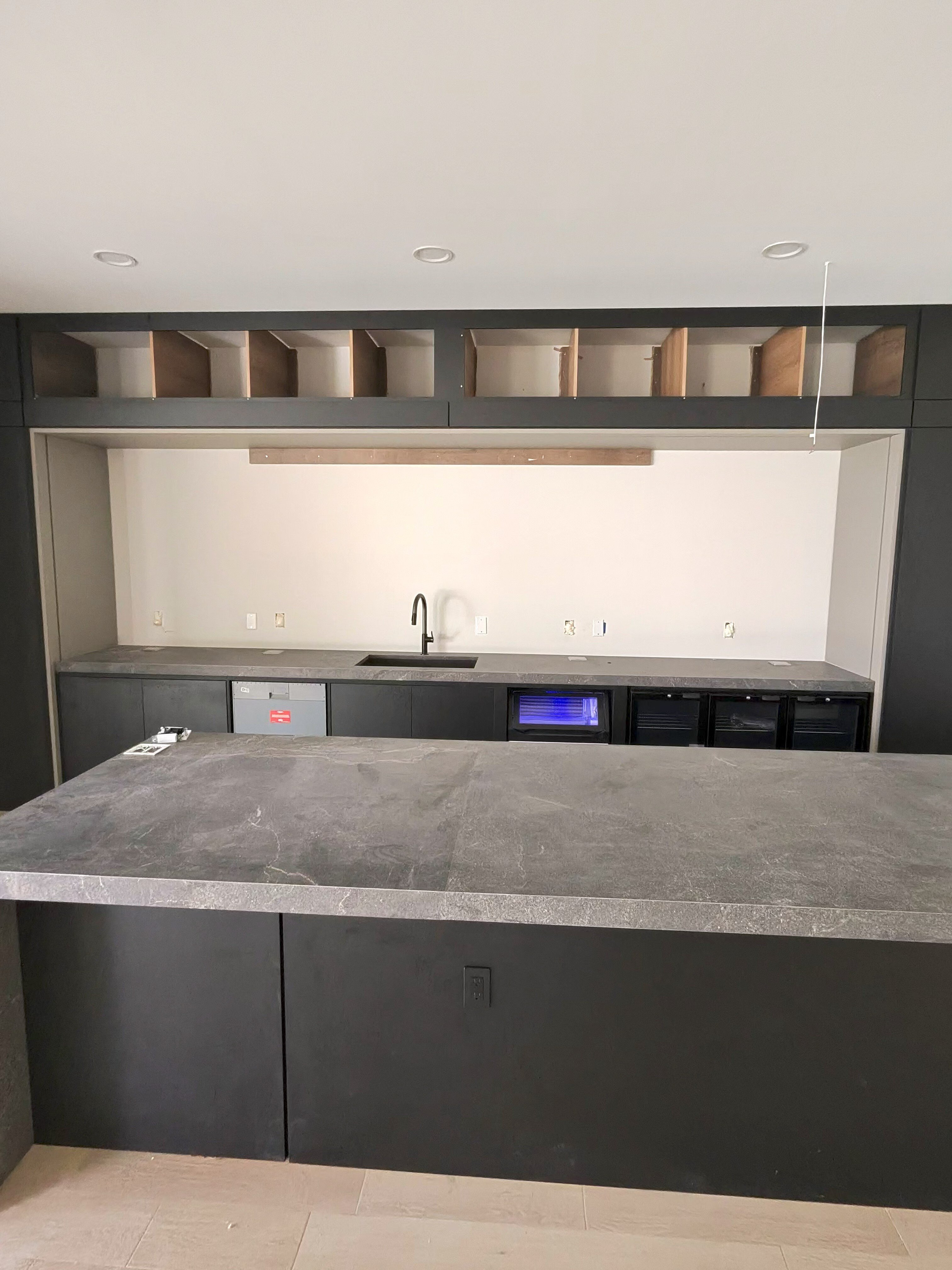 Davila homes Second Kitchen Anthea Dark 01