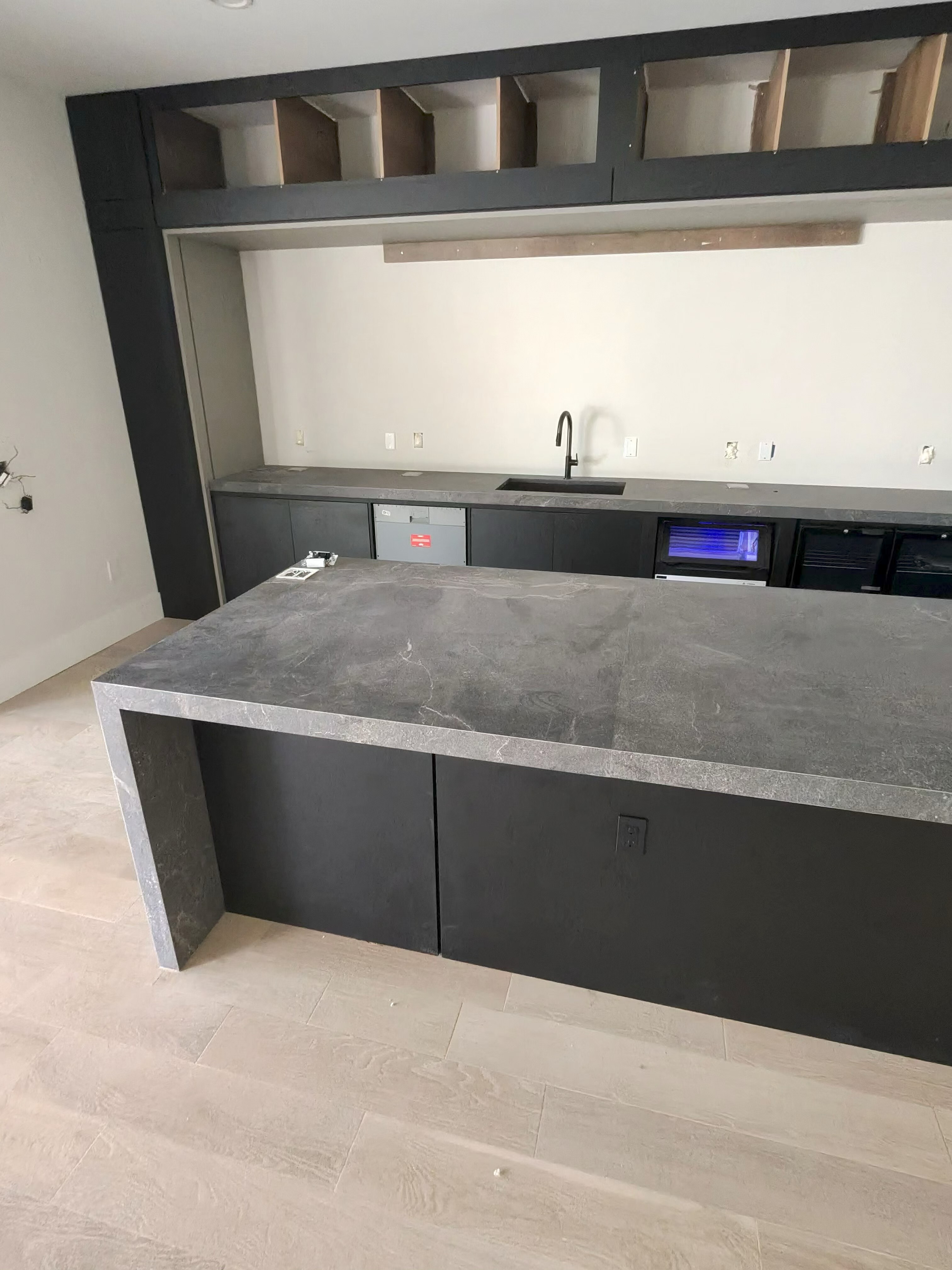 Davila homes Second Kitchen Anthea Dark 04