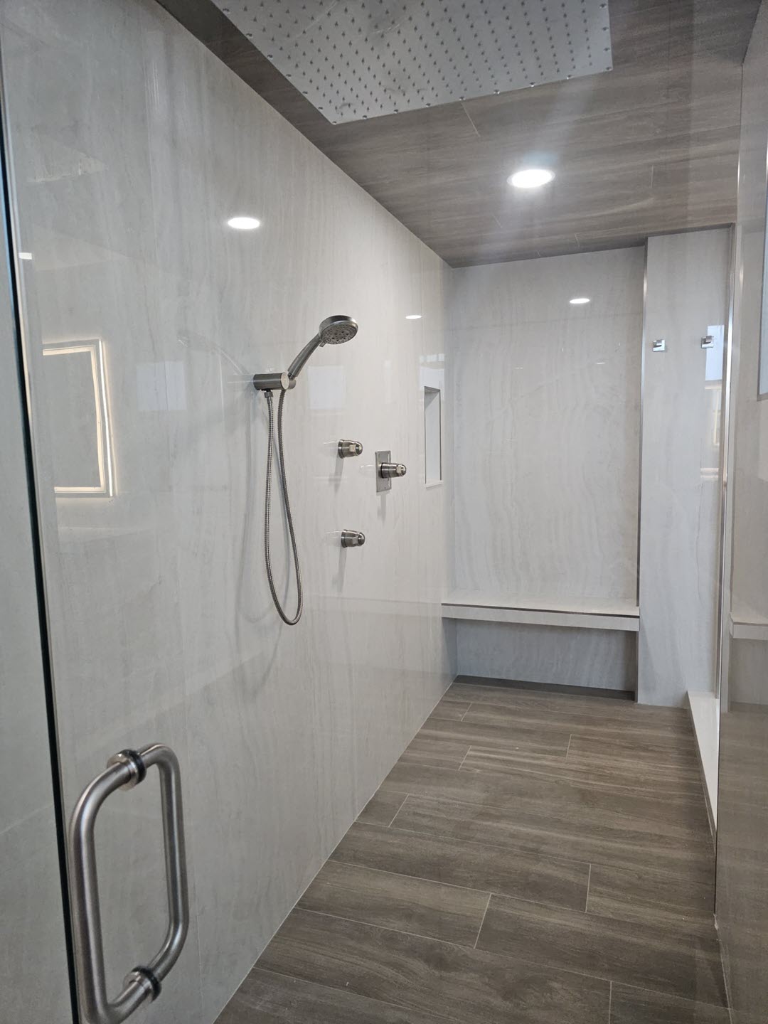 Trilogy Onyx Light Lux - Shower 01